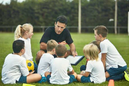 Kinder in Bewegung bringen und für Sport begeistern Foto: © iStock.com - xavierarnau